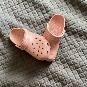 LIGHT PINK CROCS!